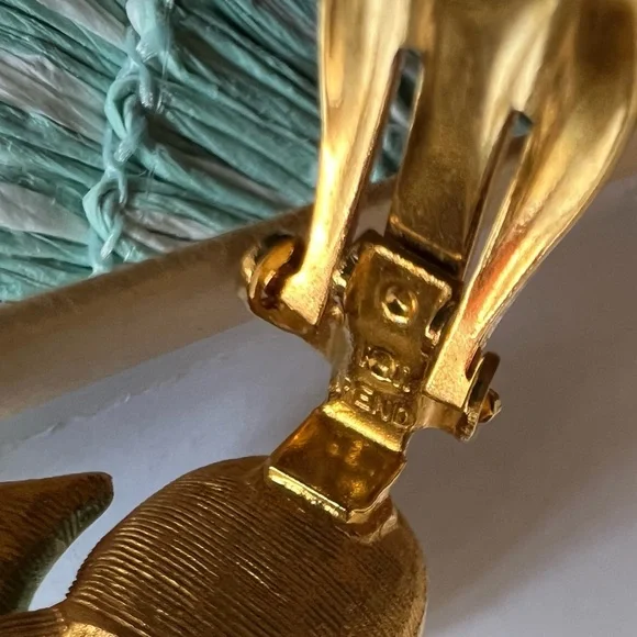 Vintage Pend Clip on Earrings / Pear Shape -Turquoise and Gold Tone! - Picture 9 of 16